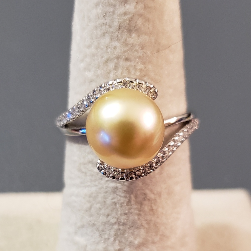 Golden South Sea Pearl Ring